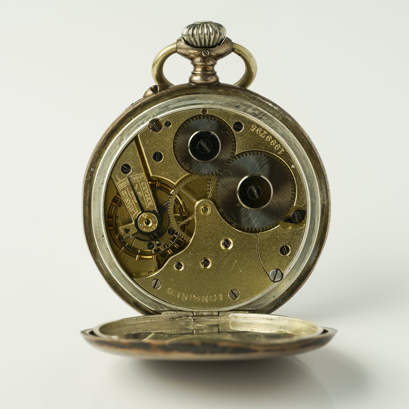 Mécanisme d'horlogerie ancien, rouages en laiton d'une montre à gousset